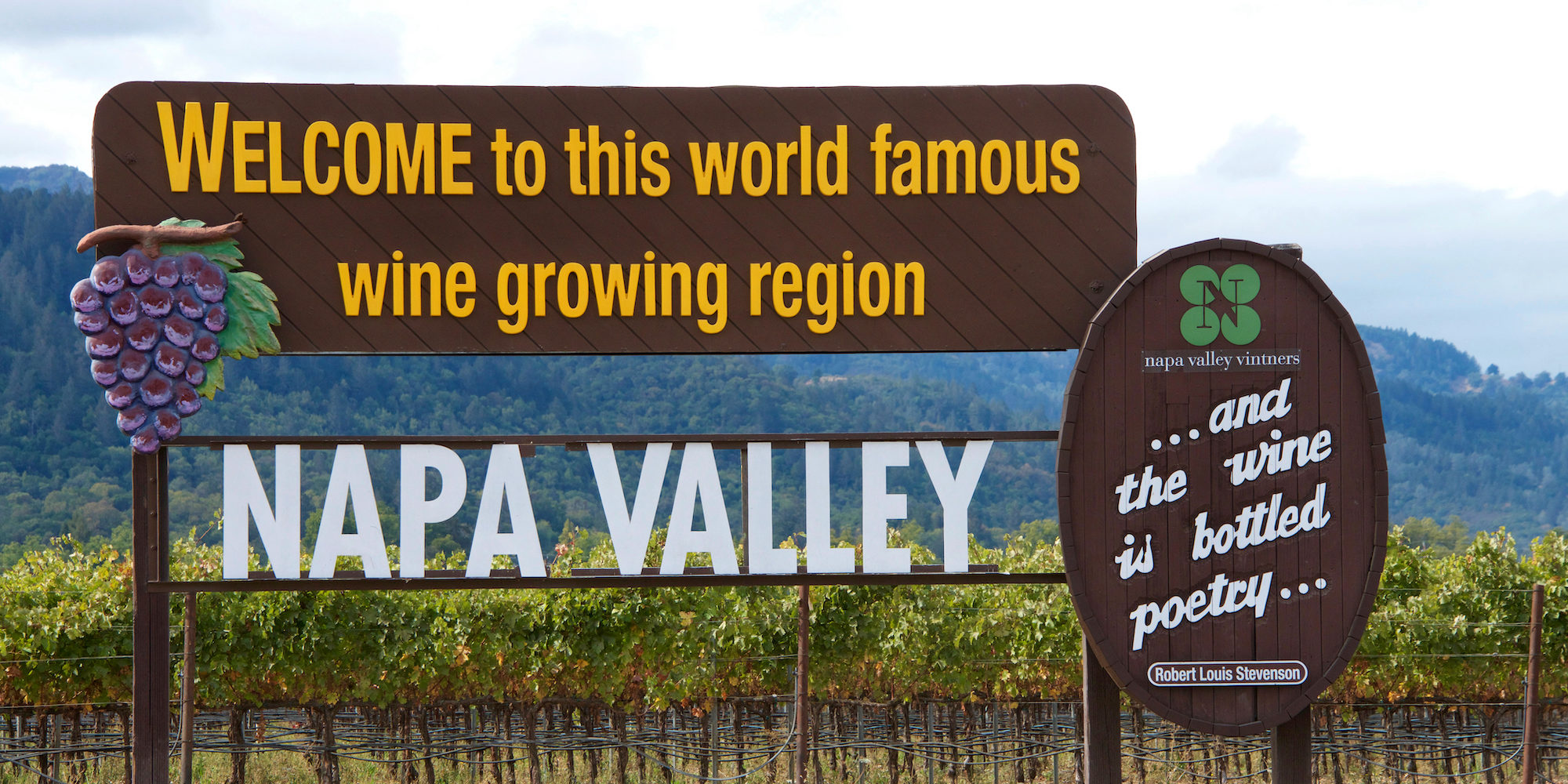 Napa,Valley,,Ca,-,October,13,,2016:,Welcome,To,Napa Welcome to this world famous growing region Napa Valley sign