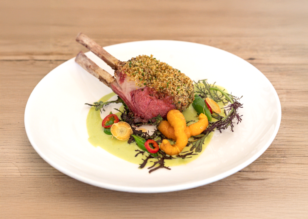 Grahiph　LAMB CHOP スタジャン　Sサイズ Herbed Lamb with Peas and Carrots - Round Pond Estate